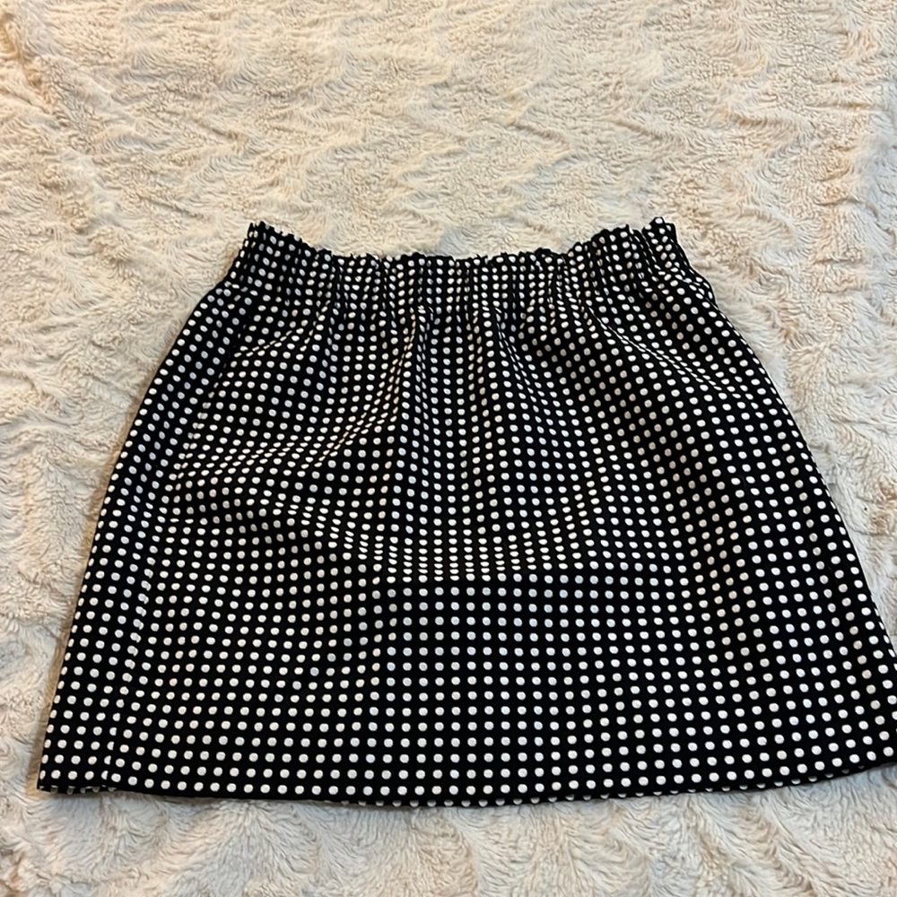 Never Worn  J. Crew Black And White 3D Polka Dot  Pull On Mini Skirt Size 6
